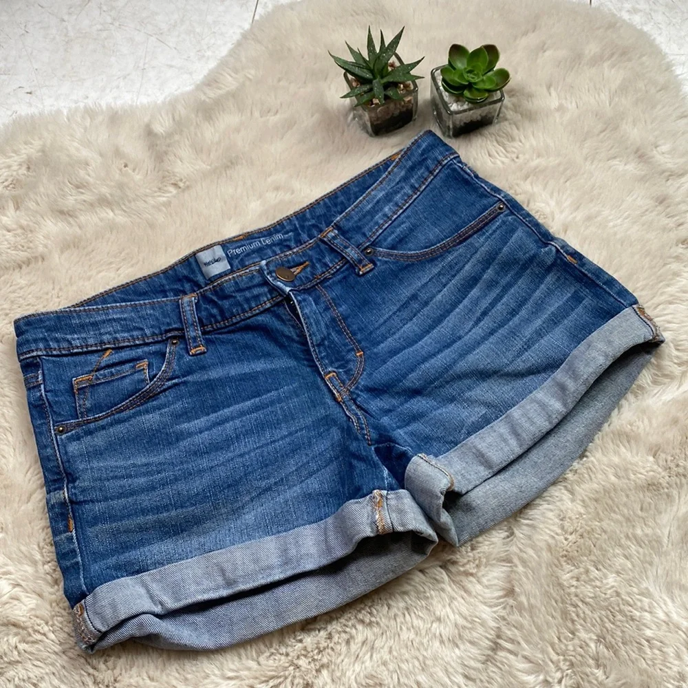 Mossimo Premium Denim Mid Rise Cuffed Blue Jean Shorts Size 4